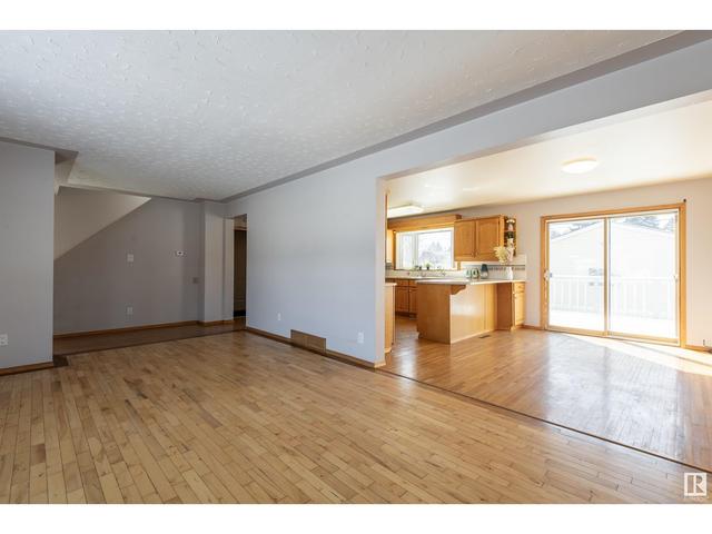 10715 53 Av Nw, House detached with 6 bedrooms, 2 bathrooms and 6 parking in Edmonton AB | Image 8
