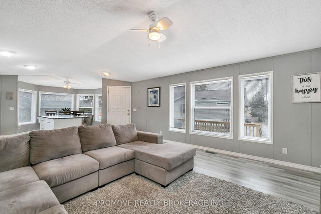 11 Pine Lane, Condo with 3 bedrooms, 2 bathrooms and 3 parking in Puslinch ON | Image 4