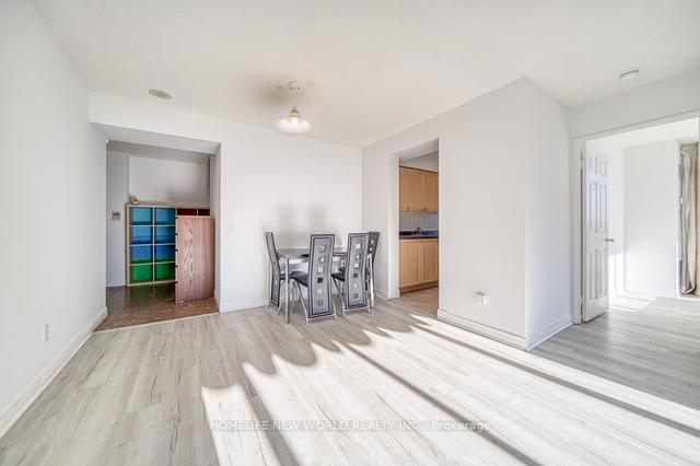 1606 - 18 Parkview Ave, Condo with 3 bedrooms, 2 bathrooms and 1 parking in Toronto ON | Image 2