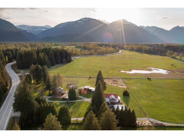 1865 Highway 99, House detached with 3 bedrooms, 2 bathrooms and null parking in Pemberton BC | Card Image