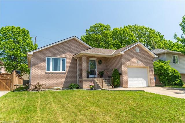 2828 Robillard Crescent, House detached with 2 bedrooms, 2 bathrooms and null parking in Windsor ON | Image 1