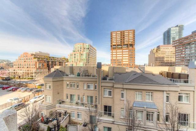 505 - 3 Mcalpine St, Condo with 2 bedrooms, 3 bathrooms and 1 parking in Toronto ON | Image 2