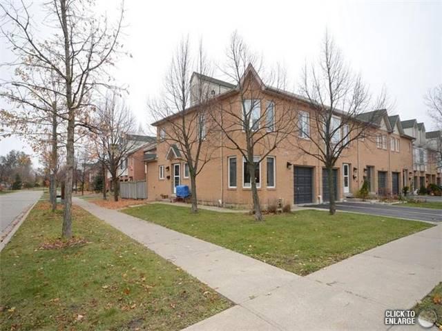 832 Village Green Blvd, Townhouse with 3 bedrooms, 4 bathrooms and 1 parking in Mississauga ON | Image 1