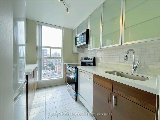 1802 - 1055 Bay St, Condo with 2 bedrooms, 2 bathrooms and 2 parking in Toronto ON | Image 12