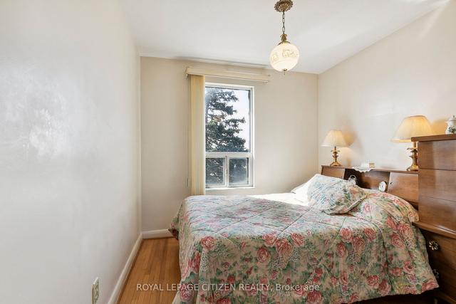1498 Lawrence Ave W, House semidetached with 3 bedrooms, 2 bathrooms and 6 parking in Toronto ON | Image 18