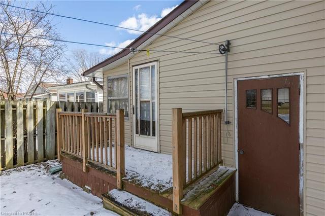 906 St. Mary's Street, House detached with 2 bedrooms, 1 bathrooms and null parking in Peterborough ON | Image 41