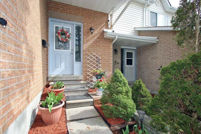 542 Priddle Rd, Townhouse with 3 bedrooms, 2 bathrooms and 2 parking in Newmarket ON | Image 12