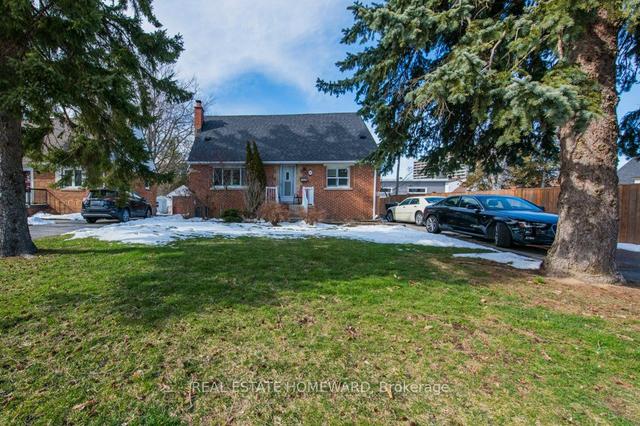26 Granard Blvd, House detached with 3 bedrooms, 3 bathrooms and 4 parking in Toronto ON | Image 1