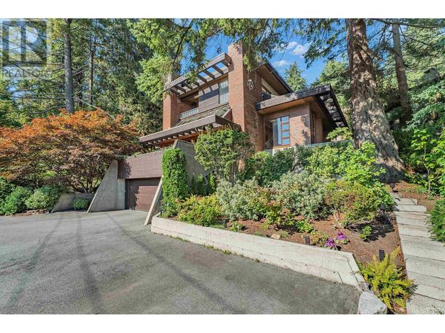 4651 Marine Drive, House detached with 4 bedrooms, 3 bathrooms and 2 parking in West Vancouver BC | Image 3