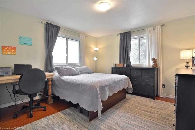8750 Mansewood Tr, House detached with 3 bedrooms, 2 bathrooms and 8 parking in Milton ON | Image 13