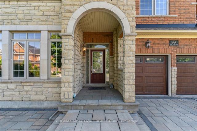 39 Royal Links Circ, House detached with 4 bedrooms, 3 bathrooms and 7 parking in Brampton ON | Image 23