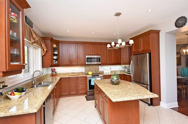 6 Tristan Crt, House detached with 4 bedrooms, 5 bathrooms and 6 parking in Brampton ON | Image 5