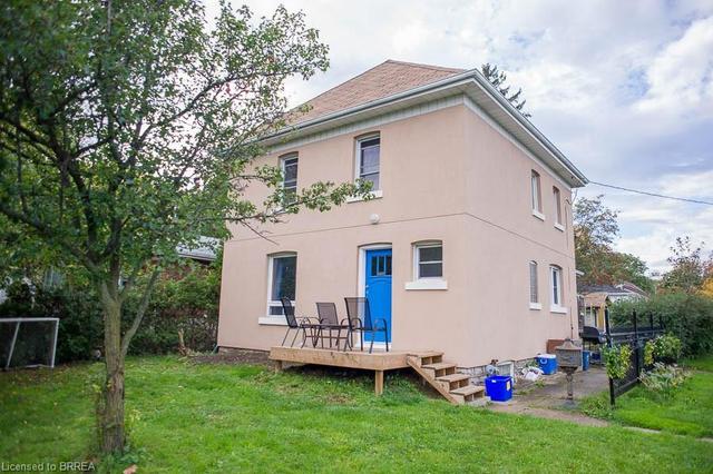 250 Grand Street, House detached with 2 bedrooms, 2 bathrooms and 2 parking in Brantford ON | Image 1