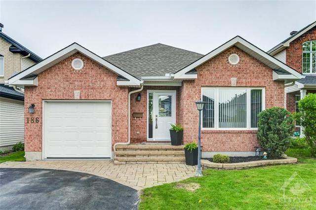 186 Redpath Drive, House detached with 2 bedrooms, 2 bathrooms and 4 parking in Ottawa ON | Image 1