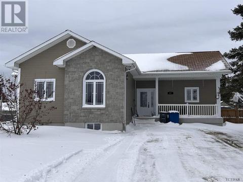 47 Arthur Ave, House detached with 4 bedrooms, 2 bathrooms and null parking in Cochrane ON | Card Image