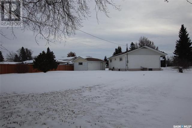 701 4th Avenue, House detached with 2 bedrooms, 2 bathrooms and null parking in Raymore SK | Image 5