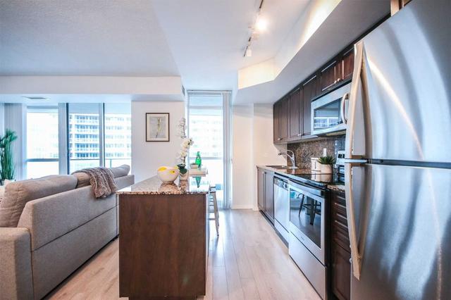 1069 - 209 Fort York Blvd, Condo with 2 bedrooms, 2 bathrooms and 1 parking in Toronto ON | Image 2