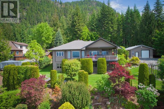 3320 Roncastle Road, House detached with 3 bedrooms, 3 bathrooms and 2 parking in Columbia Shuswap C BC | Image 61