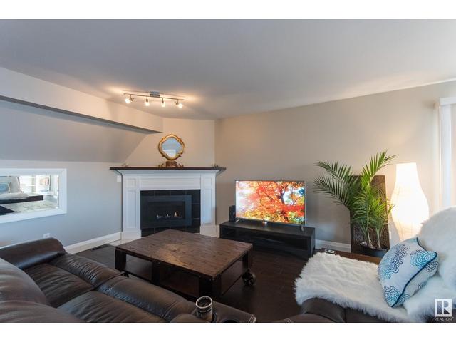 5979 40 Av Nw, House attached with 2 bedrooms, 1 bathrooms and null parking in Edmonton AB | Image 8