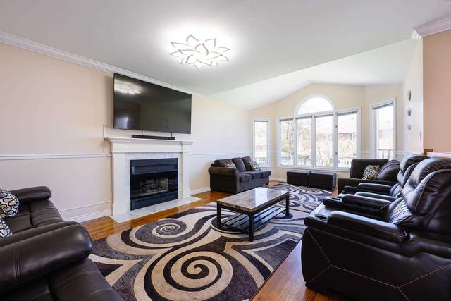 6 Knights Crt, House detached with 4 bedrooms, 3 bathrooms and 8 parking in Hamilton ON | Image 9