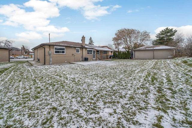 6 Manfred Ave, House detached with 3 bedrooms, 3 bathrooms and 5 parking in Toronto ON | Image 31