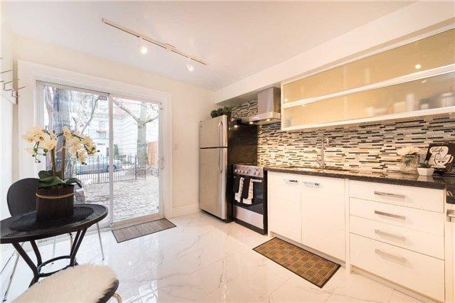 25 Belmont St, House attached with 2 bedrooms, 2 bathrooms and 1 parking in Toronto ON | Image 6