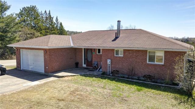 3 Pinecrest Avenue, House detached with 4 bedrooms, 3 bathrooms and 4 parking in Madawaska Valley ON | Card Image