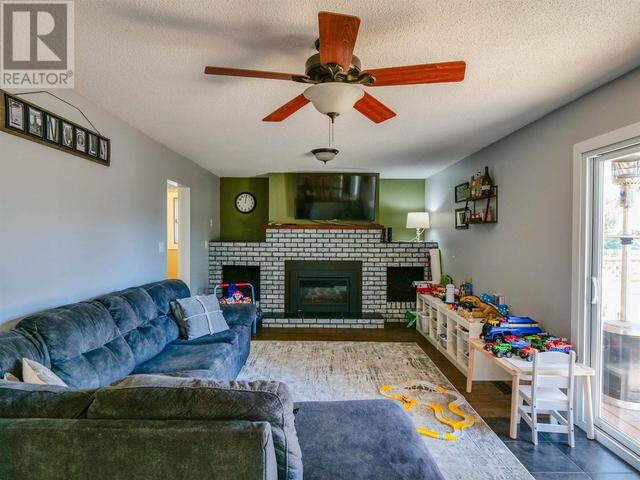 872 Funn Street, House detached with 4 bedrooms, 3 bathrooms and null parking in Quesnel BC | Image 4