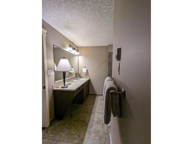 521 - 500 Bighorn Boulevard, Condo with 3 bedrooms, 2 bathrooms and null parking in Radium Hot Springs BC | Image 5