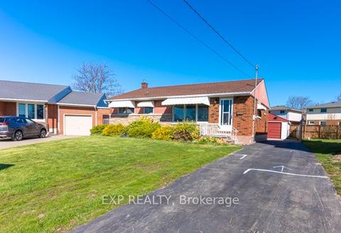 7069 Douglas Cres, House detached with 3 bedrooms, 2 bathrooms and 5 parking in Niagara Falls ON | Card Image