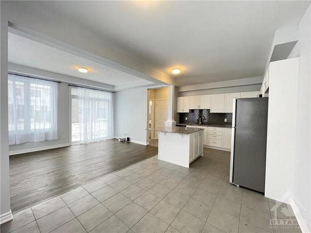 390 Cope Drive, Townhouse with 3 bedrooms, 3 bathrooms and 2 parking in Ottawa ON | Image 14