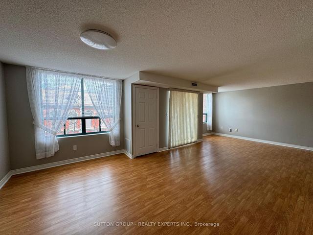 303 - 8 Main St, Condo with 2 bedrooms, 2 bathrooms and 1 parking in Hamilton ON | Image 2