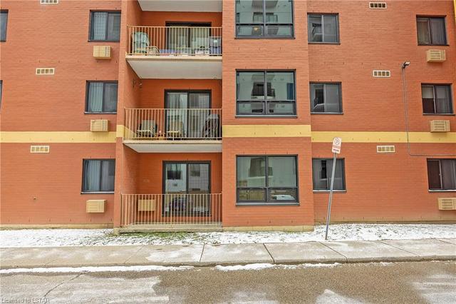 103 - 95 Baseline Road W, House attached with 2 bedrooms, 2 bathrooms and 1 parking in London ON | Image 32