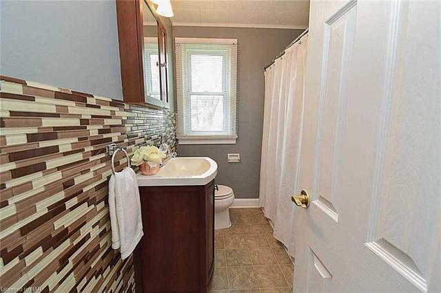 154 High St, House detached with 2 bedrooms, 2 bathrooms and 2 parking in Fort Erie ON | Image 4