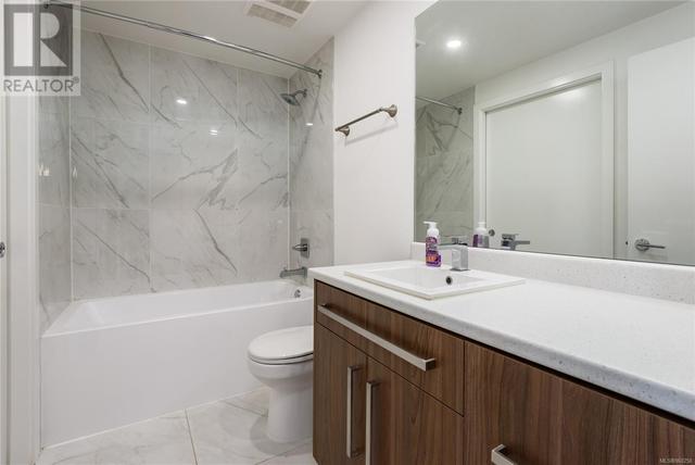Main bath, with access off second bathroom and great room | Image 17