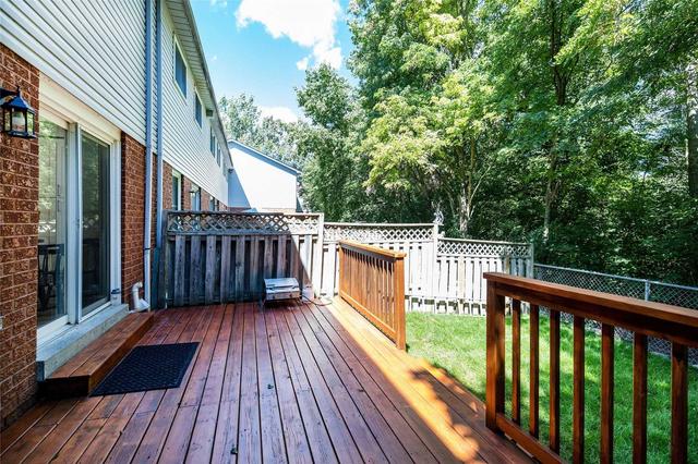 121 Galbraith Crt, House attached with 3 bedrooms, 2 bathrooms and 3 parking in Clarington ON | Image 11