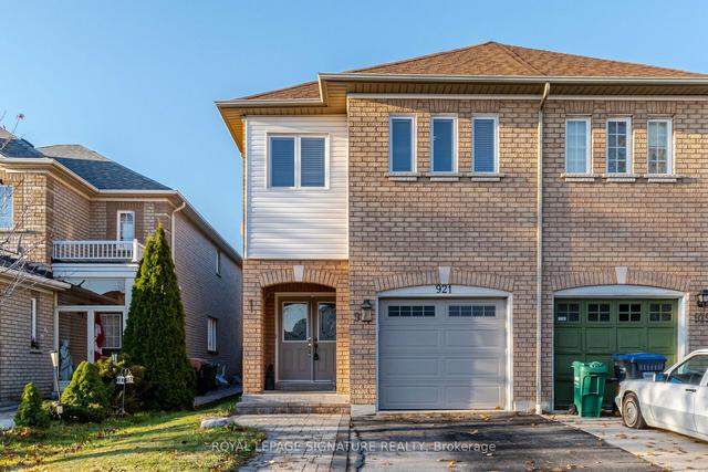 921 Tambourine Terr, House semidetached with 3 bedrooms, 4 bathrooms and 3 parking in Mississauga ON | Image 1