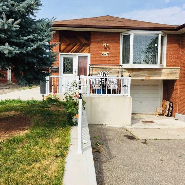 7073 Darcel Ave, House semidetached with 3 bedrooms, 2 bathrooms and 2 parking in Mississauga ON | Image 1