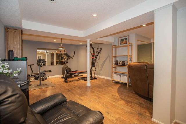 74 Strathroy Cres, House detached with 4 bedrooms, 4 bathrooms and 4 parking in Hamilton ON | Image 22