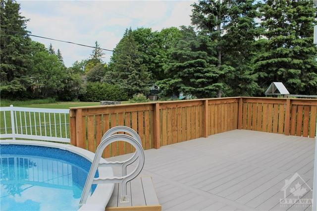 17 Lazy Nol Court, House detached with 3 bedrooms, 2 bathrooms and 4 parking in Ottawa ON | Image 29