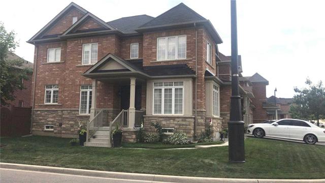 27 George Robinson Dr, House detached with 4 bedrooms, 3 bathrooms and 2 parking in Brampton ON | Image 2