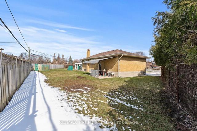 41 Allonsius Dr, House detached with 3 bedrooms, 2 bathrooms and 6 parking in Toronto ON | Image 18