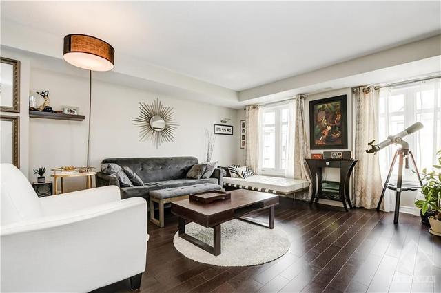 134 Bluestone Private, House attached with 2 bedrooms, 3 bathrooms and 1 parking in Ottawa ON | Image 3