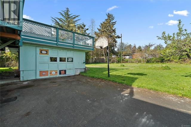 8978 Mainwaring Rd, House detached with 3 bedrooms, 2 bathrooms and 3 parking in North Saanich BC | Image 17