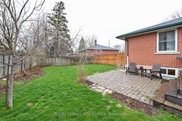 15 Robertson Dr, House detached with 2 bedrooms, 2 bathrooms and 4 parking in Guelph ON | Image 25