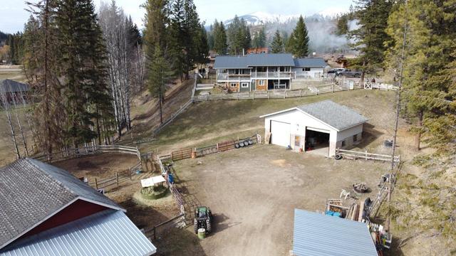7925 Robbins Road, House detached with 5 bedrooms, 3 bathrooms and 13 parking in East Kootenay B BC | Image 10