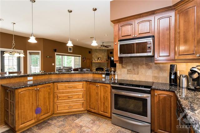 8464 Marionville Road, House detached with 4 bedrooms, 3 bathrooms and 20 parking in North Dundas ON | Image 14