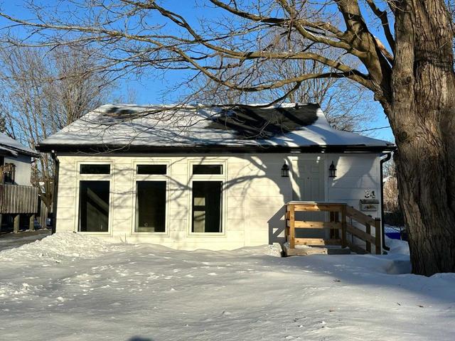 34 George St, House detached with 3 bedrooms, 1 bathrooms and 4 parking in Orillia ON | Card Image