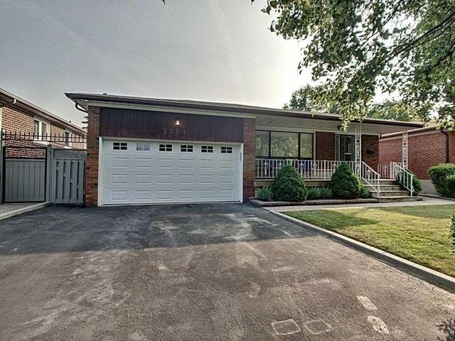 3284 Silverado Dr, House detached with 3 bedrooms, 2 bathrooms and 4 parking in Mississauga ON | Image 1