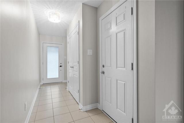 140 Wild Senna Way, Townhouse with 2 bedrooms, 3 bathrooms and 2 parking in Ottawa ON | Image 3